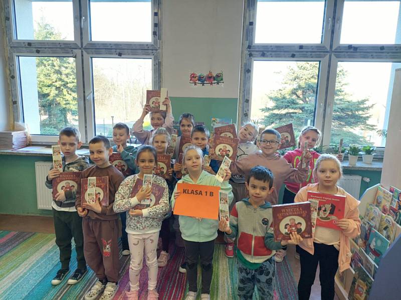 2026-03-13 Pasowanie na czytelnika klasa1B