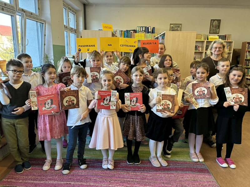 Pasowanie na czytelnika - klasa 1a