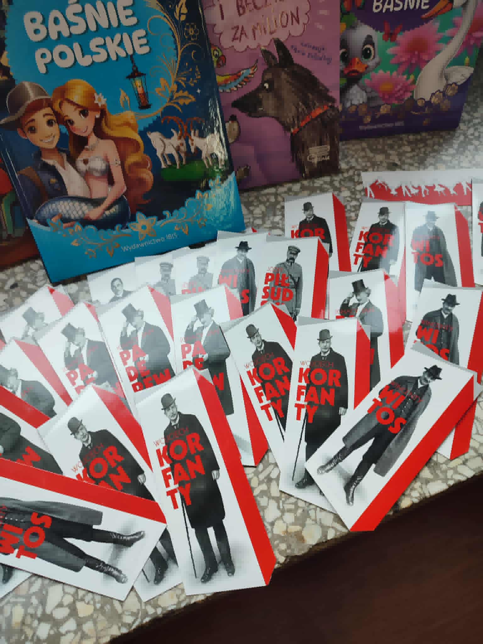 Święto Niepodległości- konkursy w szkolnej bibliotece…