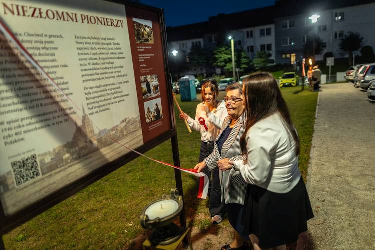 Skwer NIEZŁOMNYCH